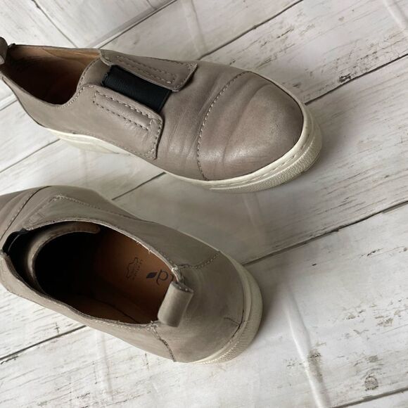 Biala Lea Burnished Leather Minimalist Slip On Sneakers Sz 36 US 6 Pointed Toe - Picture 7 of 9